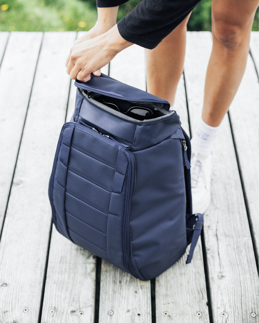 Hugger 30L Blue Hour02 (1).png