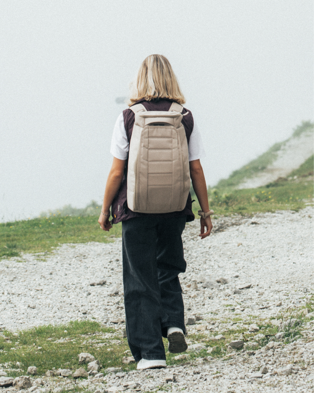Hugger 30L Fogbow Beige02.png