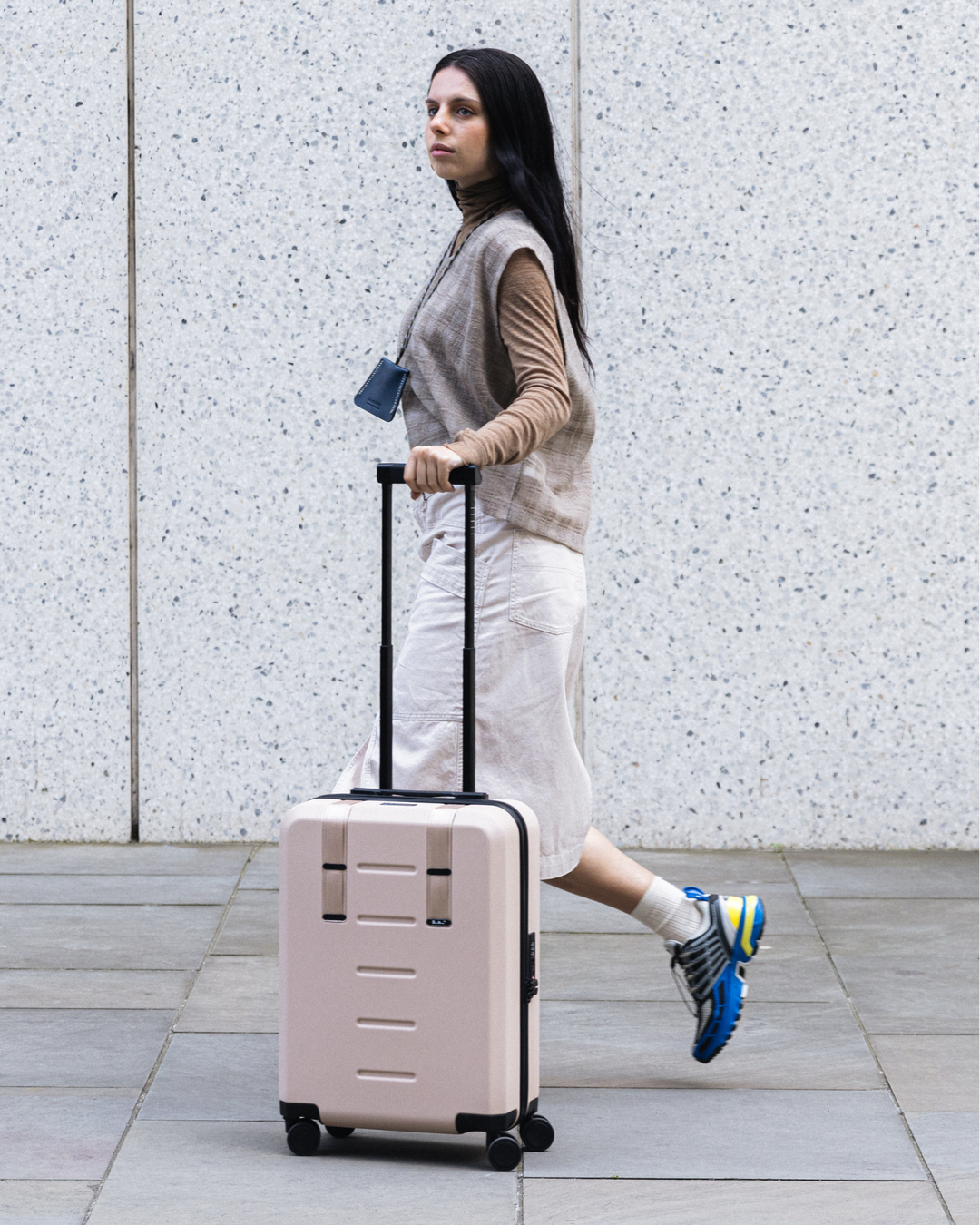 Ramverk Carry On Fogbow Beige-onperson.png