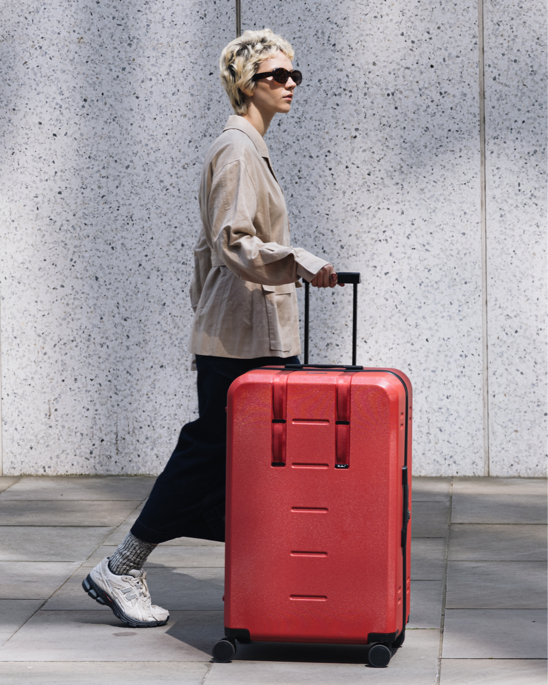 Ramverk Check-in  Luggage Large Sprite Lightning Red-onperson.png