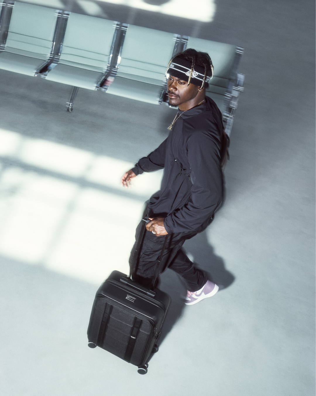 Ramverk Fron-access Carry On - On Person-1.png