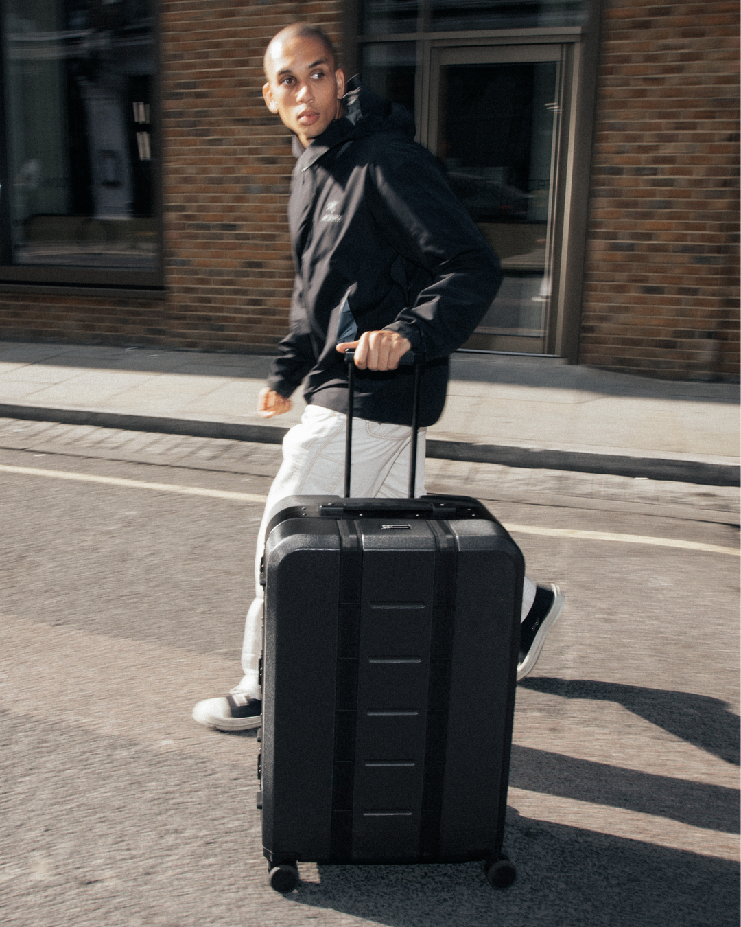 Ramverk pro check in luggage large black out-8.png
